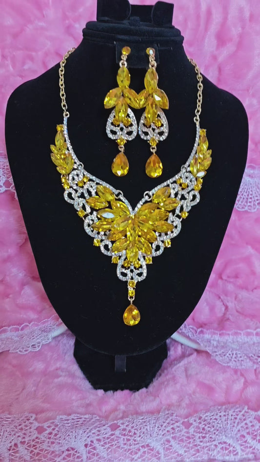 Gilded Yellow Gem Filigree Necklace & Earring Set